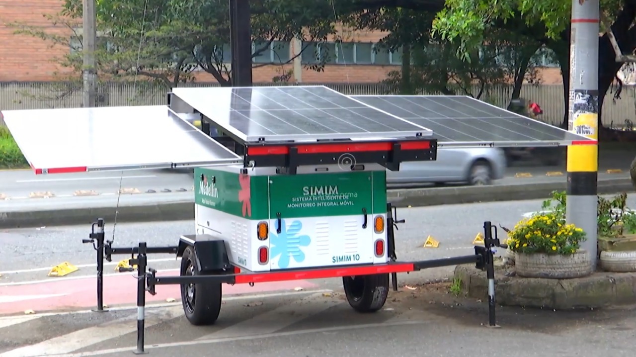 Tráiler solar de vigilancia